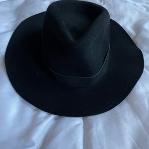 NWT Janessa Leoné Luca Packable Hat